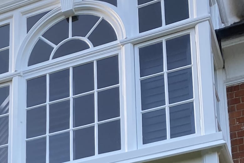 Square bay wooden windows repair & paint spraying | after