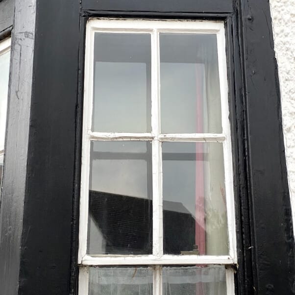 Unblocking stuck or painted shut sash windows